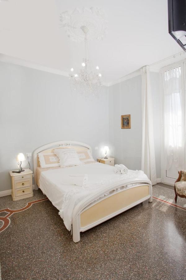 B&B Elisir Альбенга Екстер'єр фото